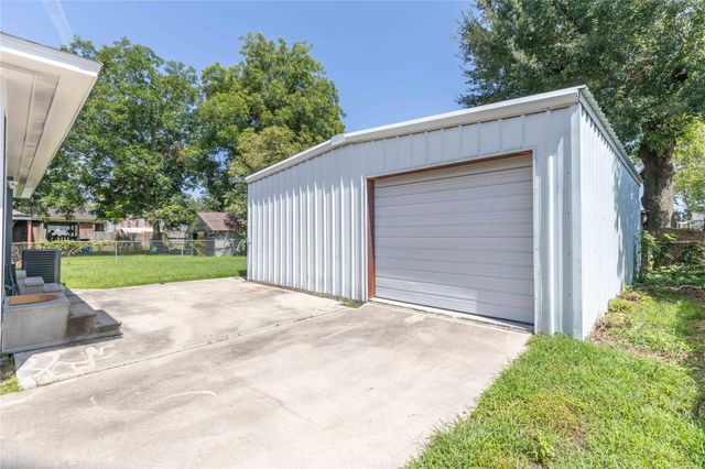 515 2nd Street, Humble, TX 77338