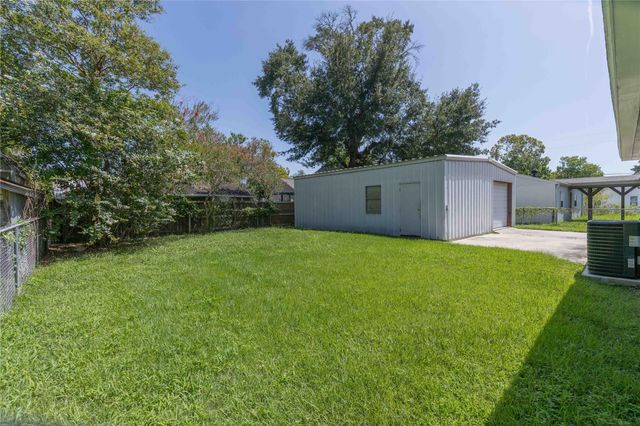 515 2nd Street, Humble, TX 77338