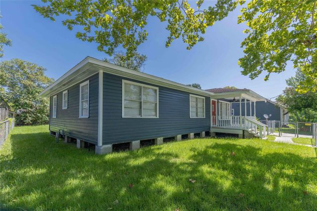 515 2nd Street, Humble, TX 77338