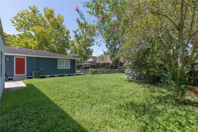 515 2nd Street, Humble, TX 77338