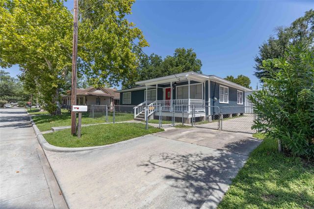 515 2nd Street, Humble, TX 77338