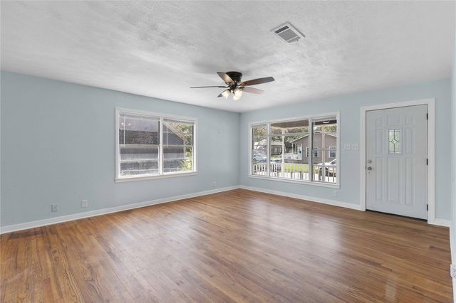515 2nd Street, Humble, TX 77338