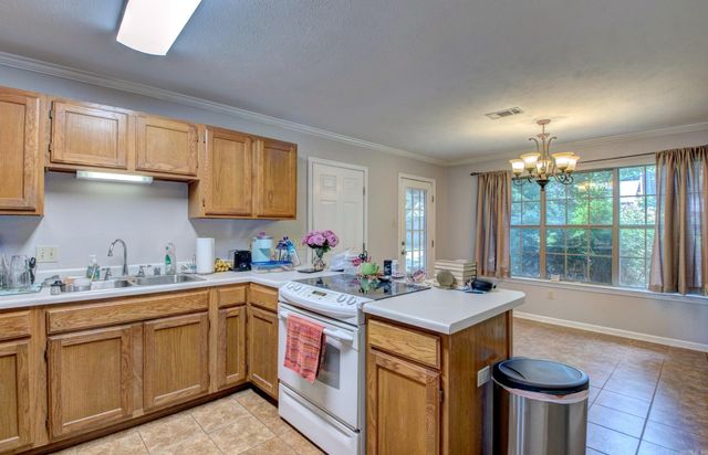 275 Helen, Conway, AR 72034