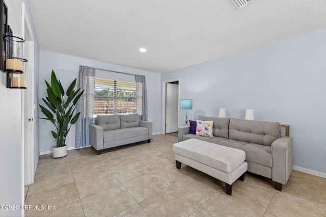 4 BLAKEVIEW Court, Palm Coast, FL 32137