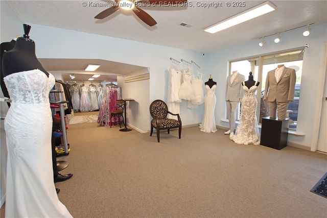 98 Roosevelt Boulevard, Eleanor, WV 25070