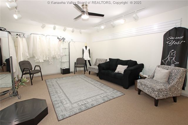 98 Roosevelt Boulevard, Eleanor, WV 25070