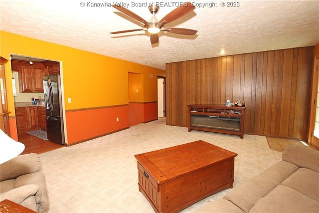 98 Roosevelt Boulevard, Eleanor, WV 25070