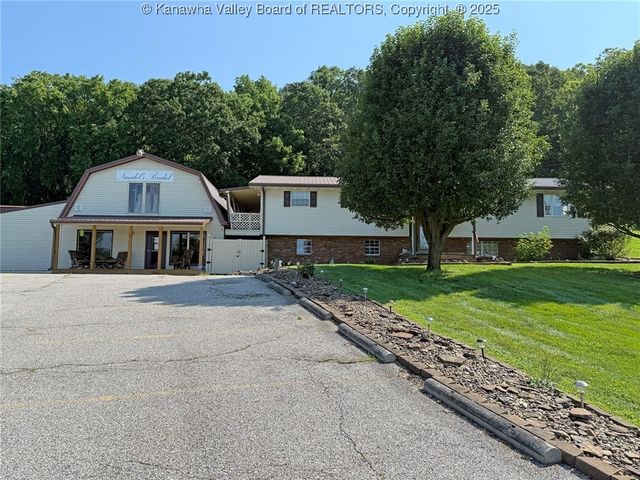 98 Roosevelt Boulevard, Eleanor, WV 25070