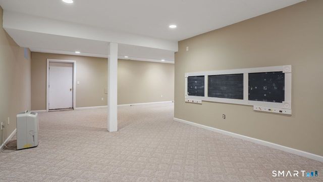 32 Pine Tree Hill Road, Newtown, CT 06470