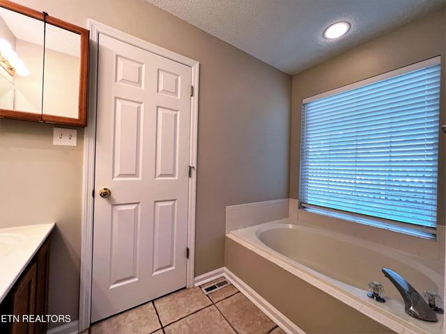 6017 Tennyson Drive, Knoxville, TN 37909