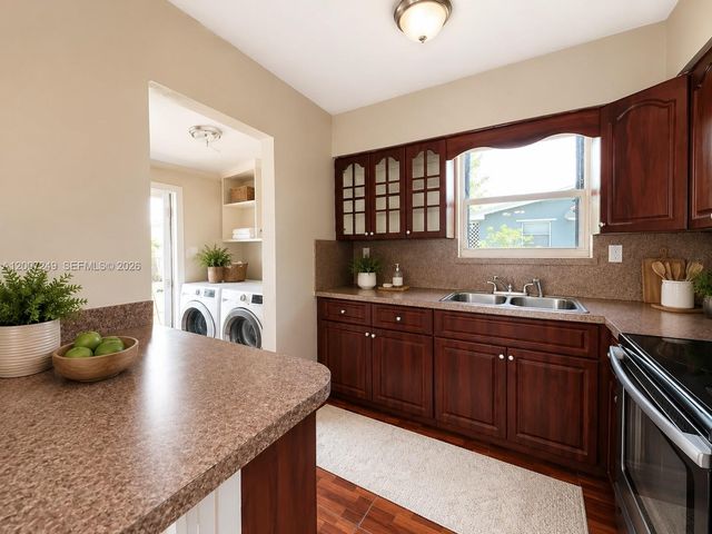 2724 Acapulco Dr, Miramar, FL 33023