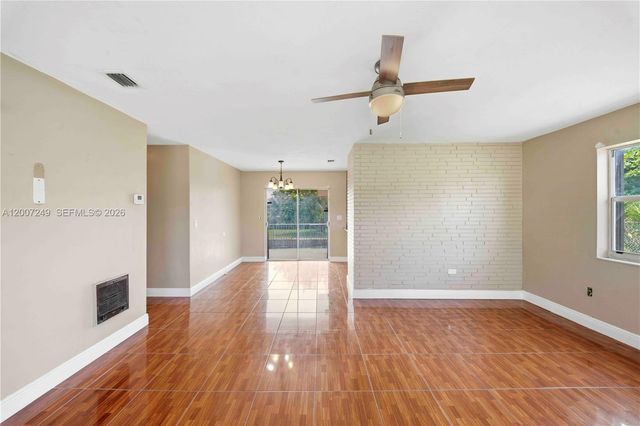 2724 Acapulco Dr, Miramar, FL 33023