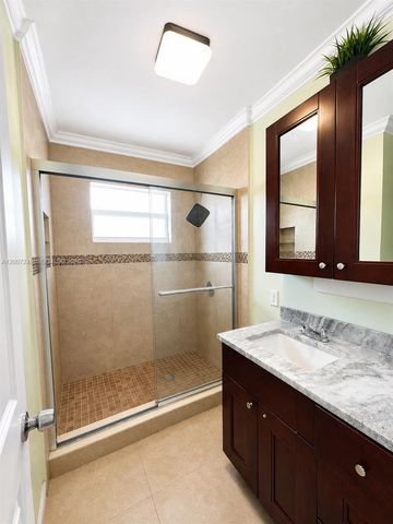 2724 Acapulco Dr, Miramar, FL 33023