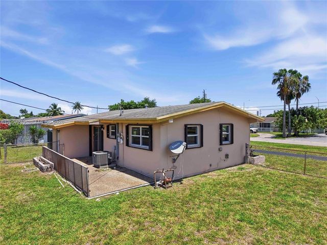 2724 Acapulco Dr, Miramar, FL 33023