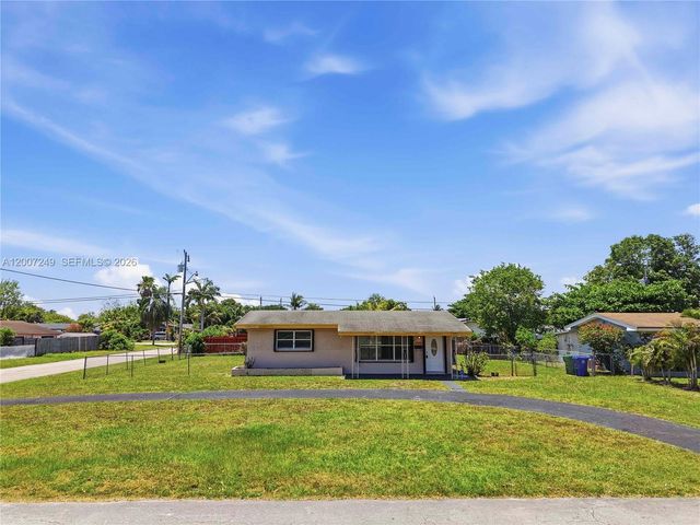 2724 Acapulco Dr, Miramar, FL 33023