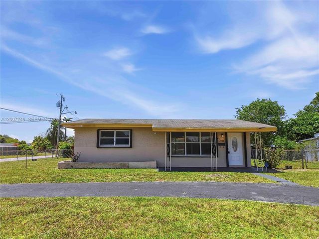 2724 Acapulco Dr, Miramar, FL 33023
