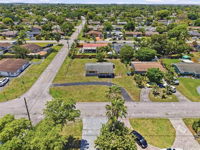 2724 Acapulco Dr, Miramar, FL 33023