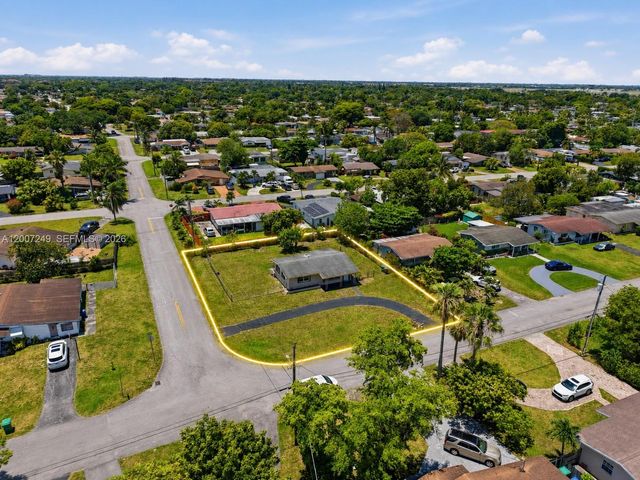 2724 Acapulco Dr, Miramar, FL 33023