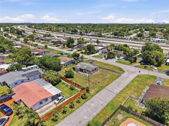 2724 Acapulco Dr, Miramar, FL 33023