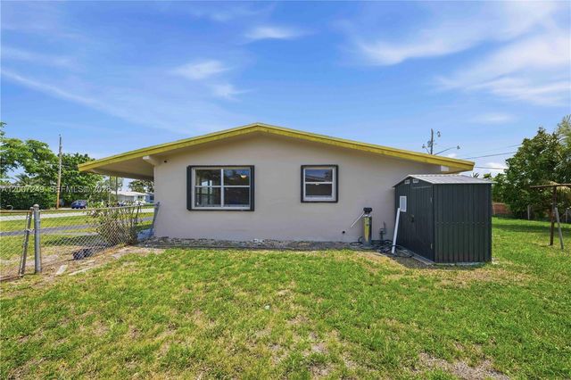 2724 Acapulco Dr, Miramar, FL 33023