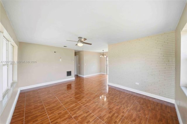 2724 Acapulco Dr, Miramar, FL 33023