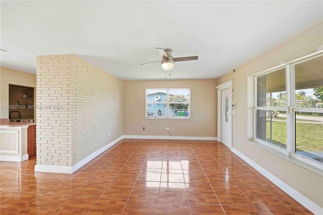 2724 Acapulco Dr, Miramar, FL 33023