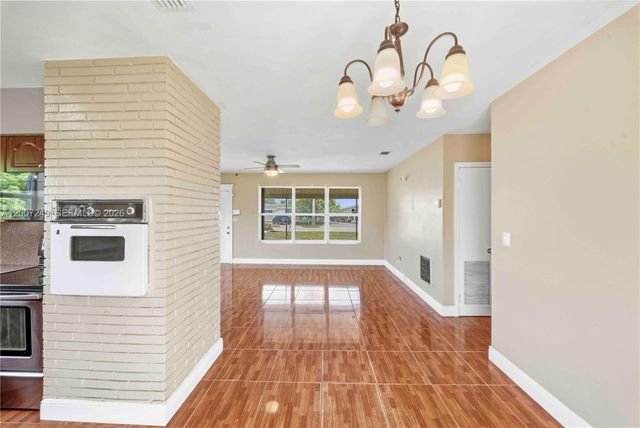 2724 Acapulco Dr, Miramar, FL 33023