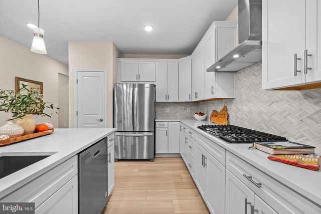 6266 ZINNIA LN, Haymarket, VA 20169