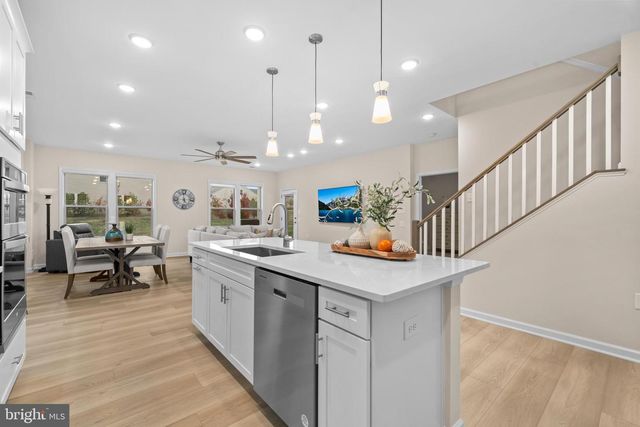 6266 ZINNIA LN, Haymarket, VA 20169