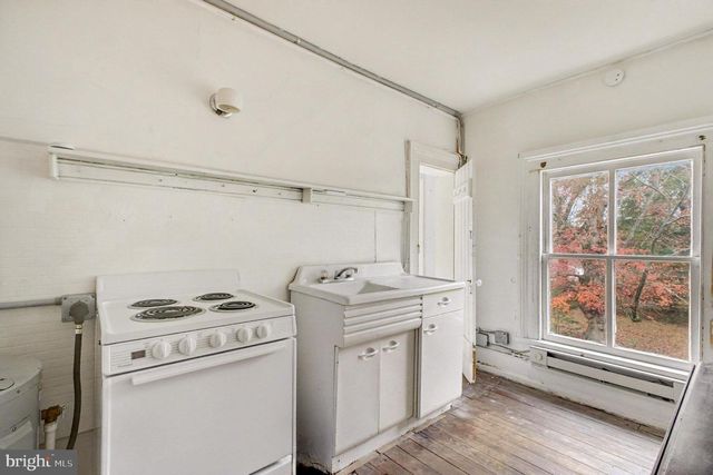 900 FICKLEN RD, Fredericksburg, VA 22405