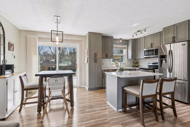 8584 Pinehurst Alcove, Woodbury, MN 55125