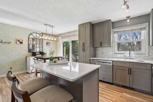 8584 Pinehurst Alcove, Woodbury, MN 55125