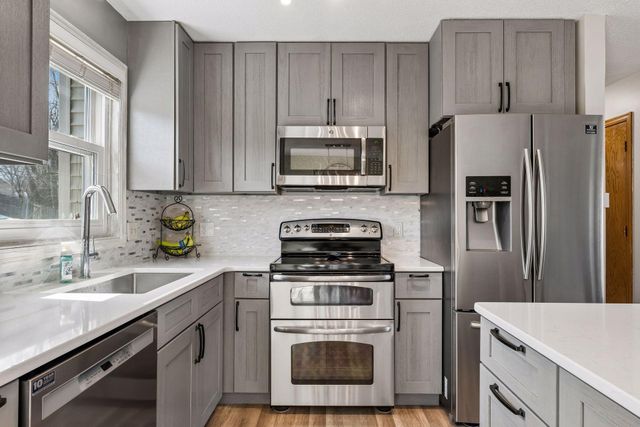 8584 Pinehurst Alcove, Woodbury, MN 55125