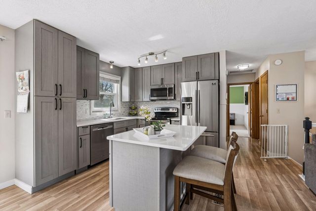 8584 Pinehurst Alcove, Woodbury, MN 55125