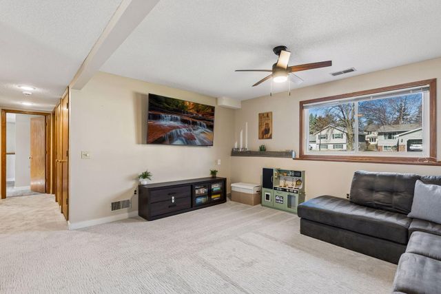 8584 Pinehurst Alcove, Woodbury, MN 55125