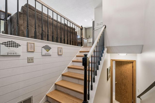 8584 Pinehurst Alcove, Woodbury, MN 55125