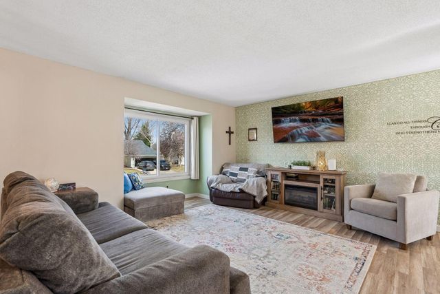 8584 Pinehurst Alcove, Woodbury, MN 55125