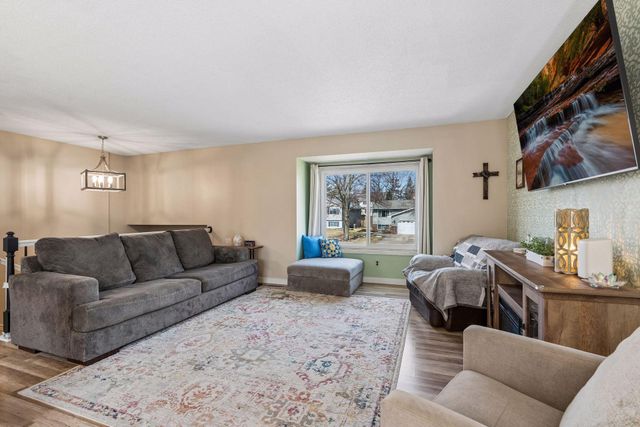 8584 Pinehurst Alcove, Woodbury, MN 55125