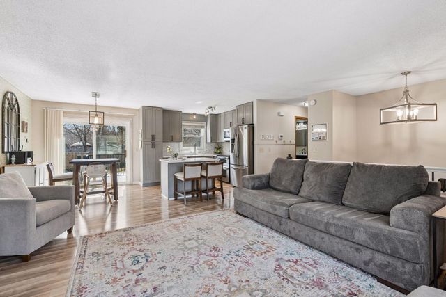 8584 Pinehurst Alcove, Woodbury, MN 55125