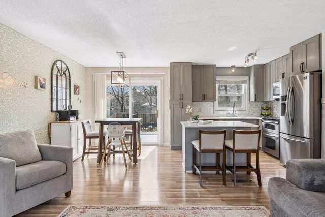 8584 Pinehurst Alcove, Woodbury, MN 55125