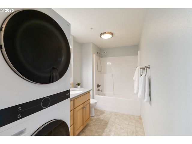 1548 RIVER Rd 302, Longview, WA 98632