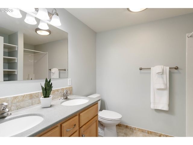 1548 RIVER Rd 302, Longview, WA 98632