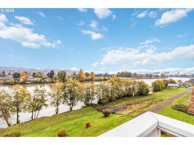 1548 RIVER Rd 302, Longview, WA 98632