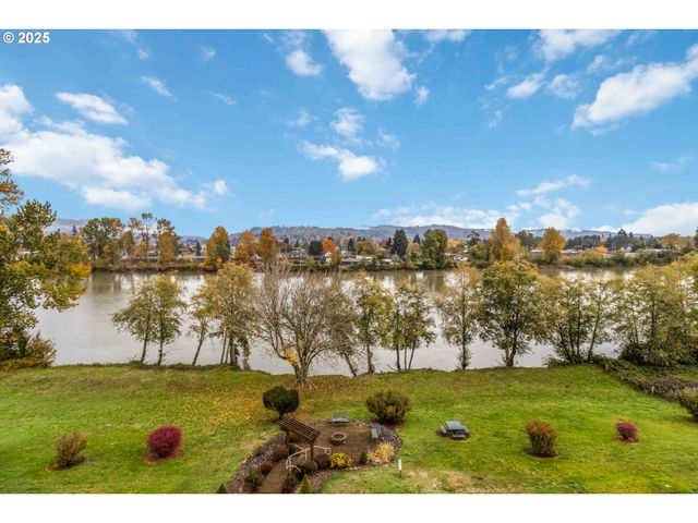 1548 RIVER Rd 302, Longview, WA 98632