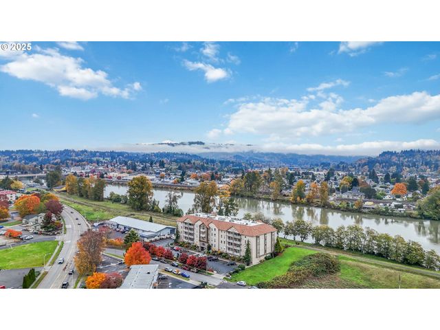 1548 RIVER Rd 302, Longview, WA 98632