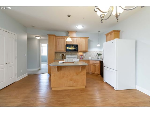 1548 RIVER Rd 302, Longview, WA 98632