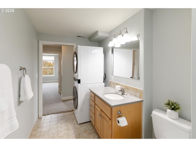 1548 RIVER Rd 302, Longview, WA 98632