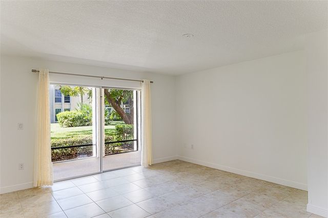 835 18th Street 403, Vero Beach, FL 32960