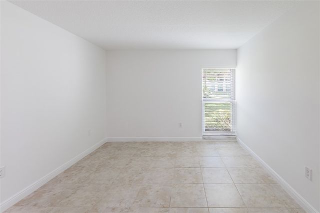 835 18th Street 403, Vero Beach, FL 32960