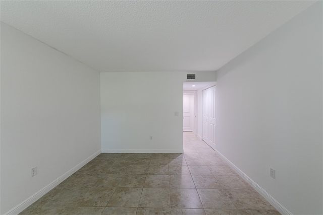 835 18th Street 403, Vero Beach, FL 32960